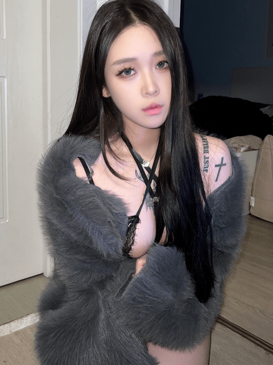 抖音红人绝米可砸高清写真合集 190张美图+6支视频珍藏版