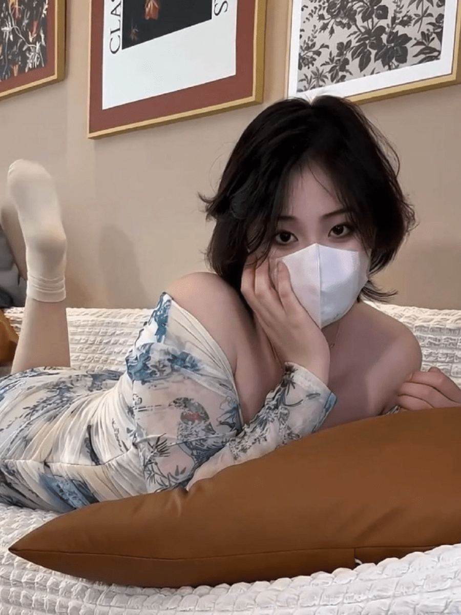 莱昂纳盈抖音珍藏写真集 35张高清美图+108支视频限时放送