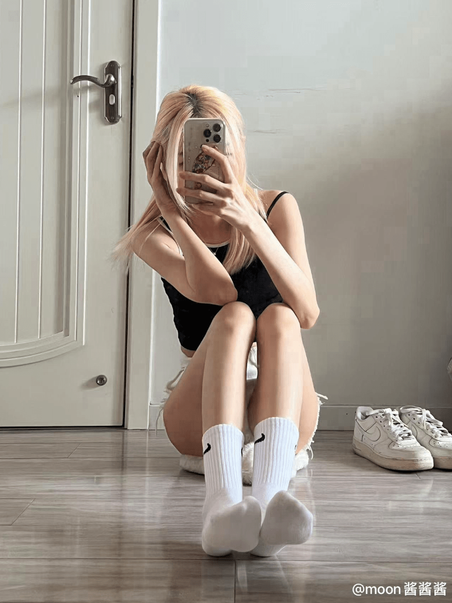 抖音红人moon酱酱酱微密圈高清写真集 内含170张美图+18支视频