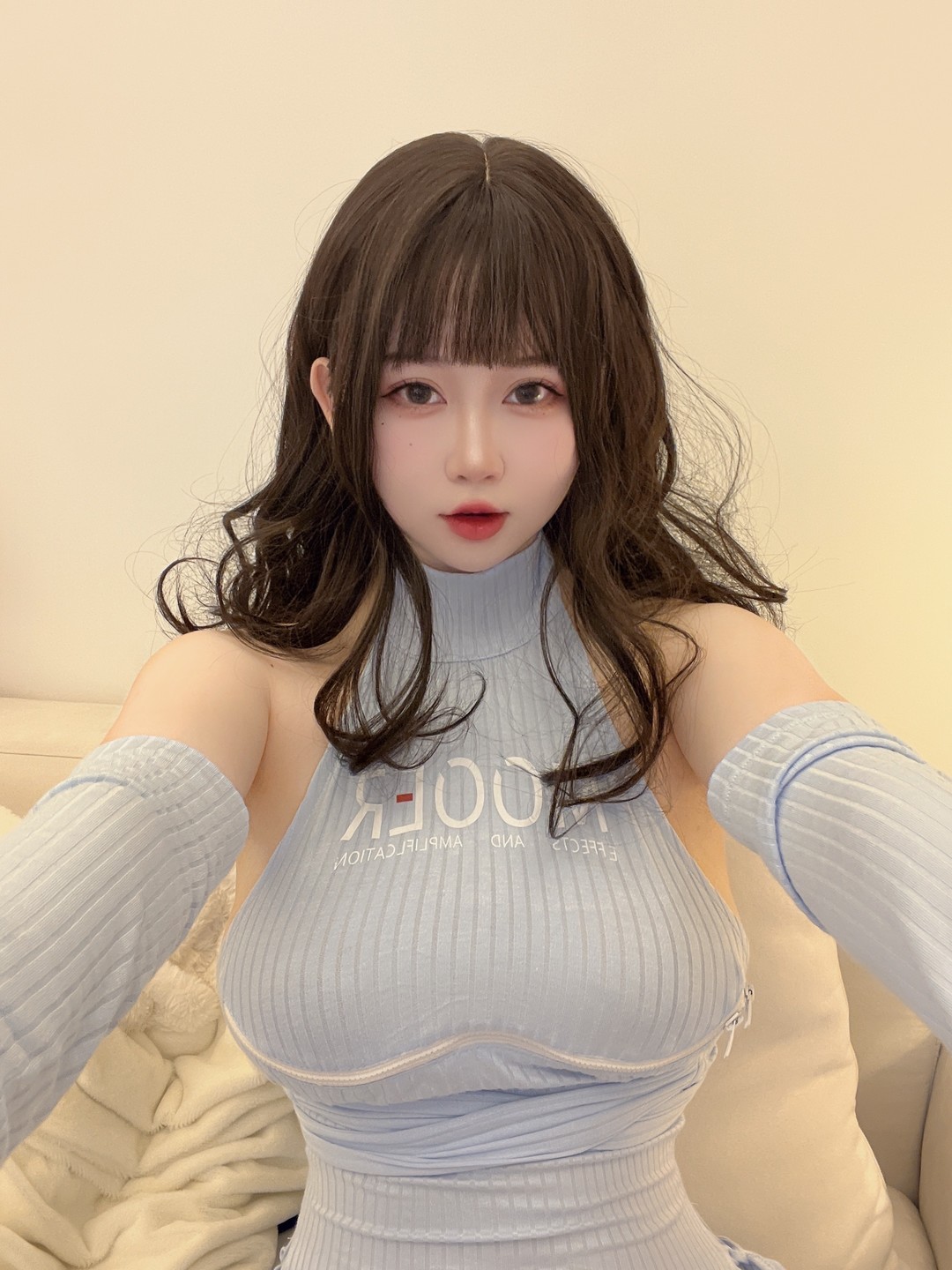 依酱吖75套美女写真合集19GB一键下载